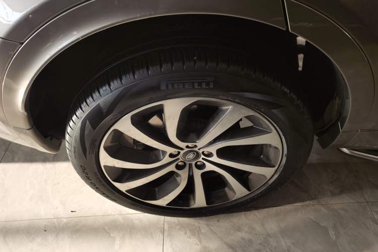 Used Land Rover Discovery Sport 2022 249 PS R-Dynamic SE Performance Tech Edition 5 Seats Right Rear Wheel Hub