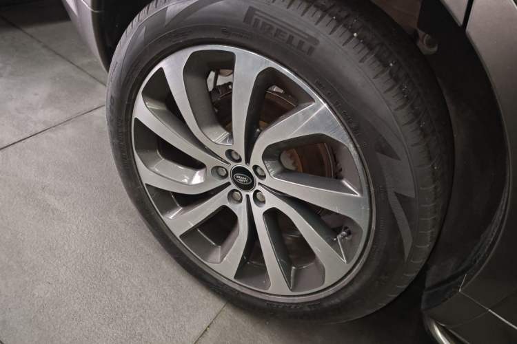 Used Land Rover Discovery Sport 2022 249 PS R-Dynamic SE Performance Tech Edition 5 Seats Right Rear Wheel Hub