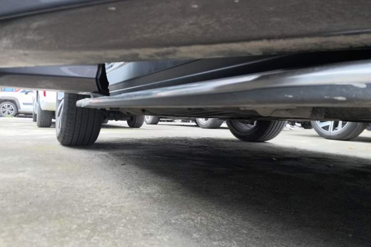 Used Land Rover Discovery Sport 2022 249 PS Metropolitan Edition 5 Seats Right Side Sill