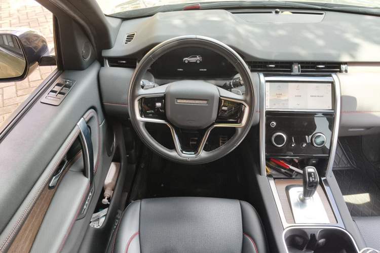 Used Land Rover Discovery Sport 2022 Restyled 249 PS R-Dynamic SE Performance Tech Edition 5 Seats Steering Wheel
