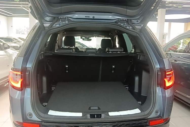 Used Land Rover Discovery Sport 2022 249 PS R-Dynamic S Performance Edition 5 Seats Trunk