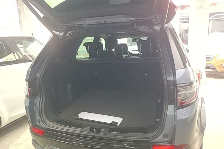 Used Land Rover Discovery Sport 2022 249 PS R-Dynamic S Performance Edition 5 Seats Trunk
