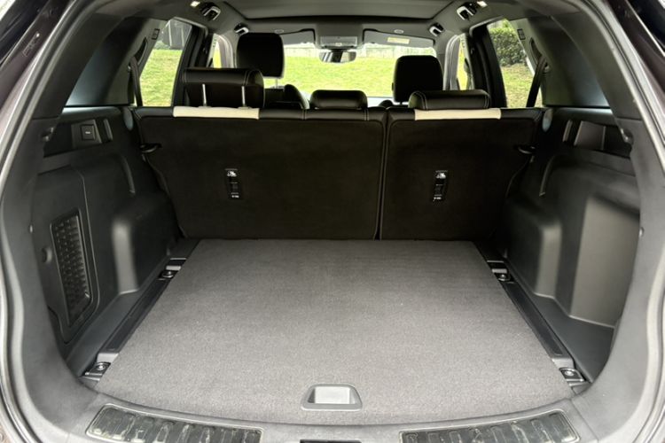Used Land Rover Discovery Sport 2022 249 PS R-Dynamic S Performance Edition 5 Seats Trunk