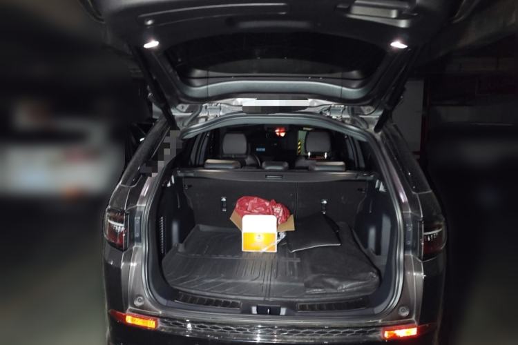 Used Land Rover Discovery Sport 2022 249 PS Metropolitan Edition 5 Seats Trunk
