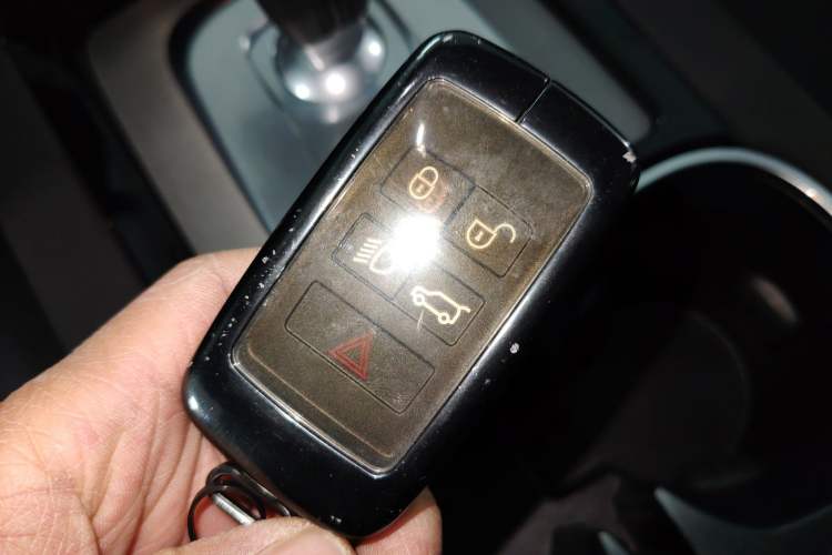 Used Land Rover Discovery Sport 2022 249 PS Metropolitan Edition 5 Seats Vehicle Key