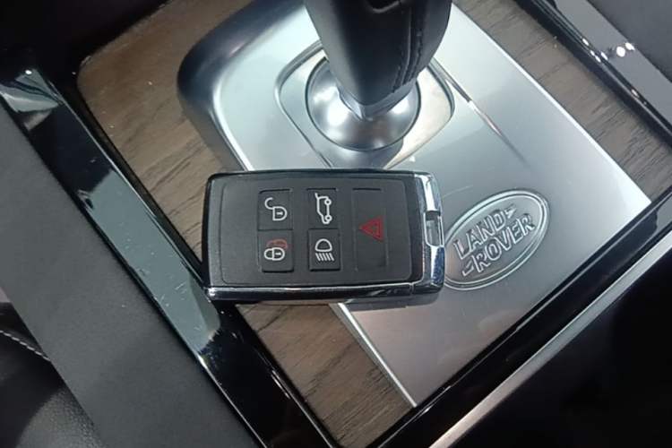 Used Land Rover Discovery Sport 2022 249 PS R-Dynamic S Performance Edition 5 Seats Vehicle Key