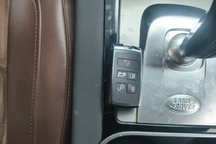 Used Land Rover Discovery Sport 2022 249 PS Metropolitan Edition 5 Seats Vehicle Key