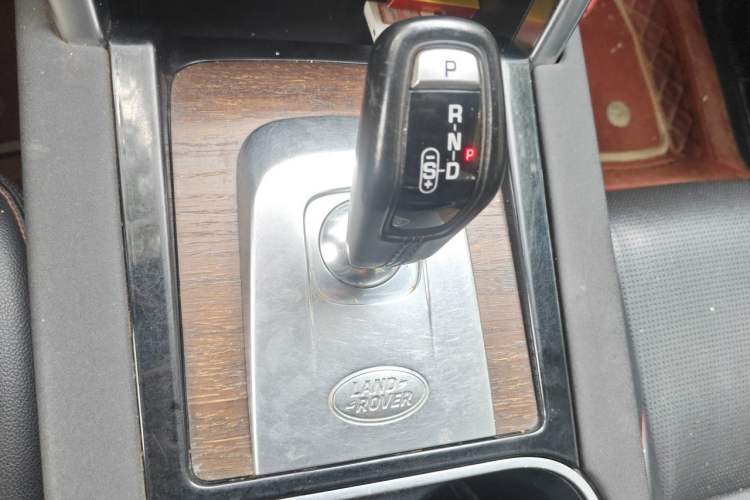Used Land Rover Discovery Sport 2022 249 PS R-Dynamic S Performance Edition 5 Seats Gear Lever