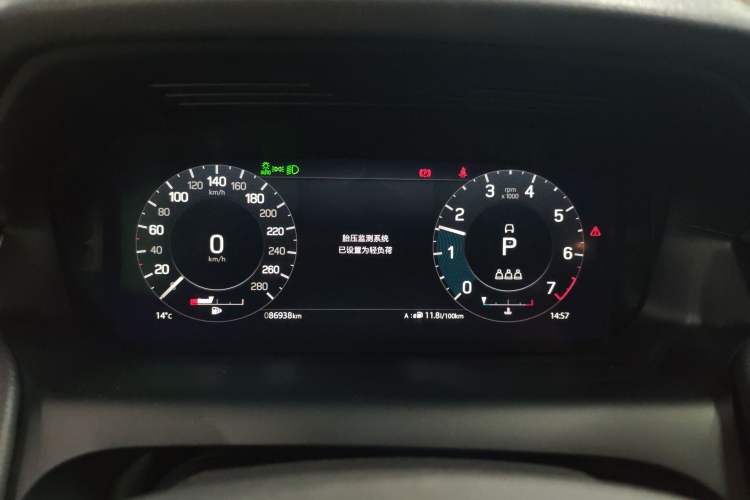 Used Land Rover Discovery Sport 2022 249 PS R-Dynamic S Performance Edition 5 Seats Instrument Cluster