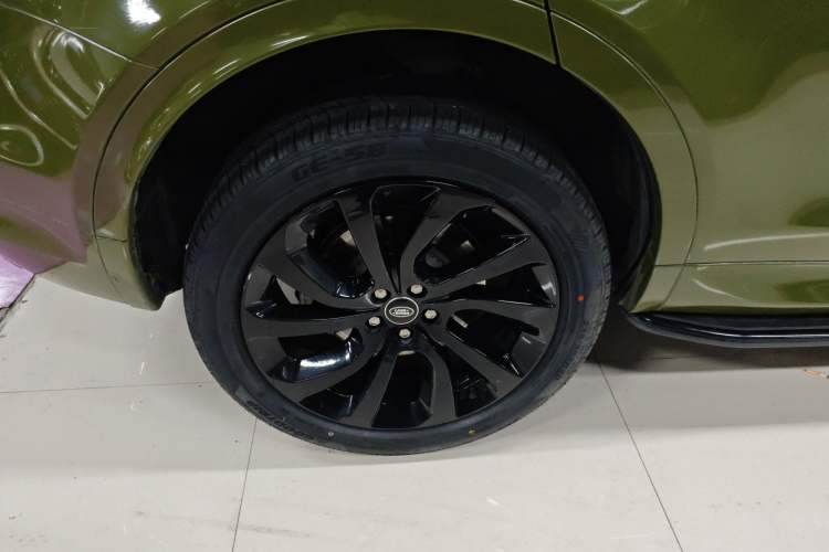 Used Land Rover Discovery Sport 2022 249 PS R-Dynamic S Performance Edition 5 Seats Right Rear Wheel Hub