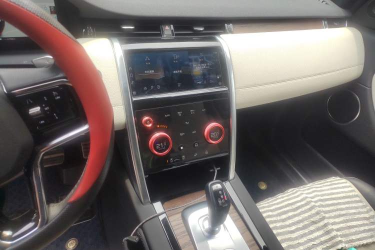 Used Land Rover Discovery Sport 2022 Revised Version 249 PS R-Dynamic S Performance Edition 5 Seats Audio And AC Panel