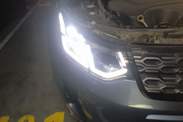 Used Land Rover Discovery Sport 2022 249 PS R-Dynamic SE Performance Tech Edition 5 Seats Right Front Headlight