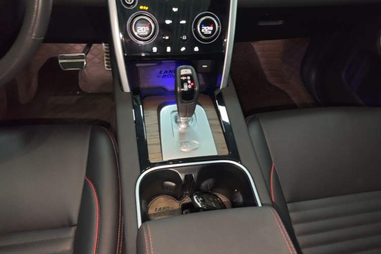 Used Land Rover Discovery Sport 2022 Restyled 249 PS R-Dynamic SE Performance Tech Edition 5 Seats Gear Lever
