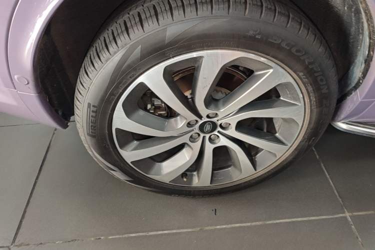 Used Land Rover Discovery Sport 2022 Restyled 249 PS R-Dynamic SE Performance Tech Edition 5 Seats Right Rear Wheel Hub