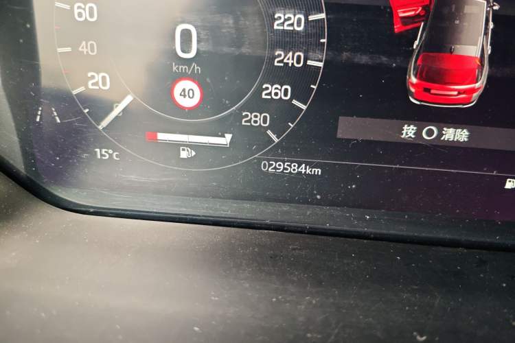 Used Land Rover Discovery Sport 2022 249 PS R-Dynamic SE Performance Tech Edition 5 Seats Odometer Close Up