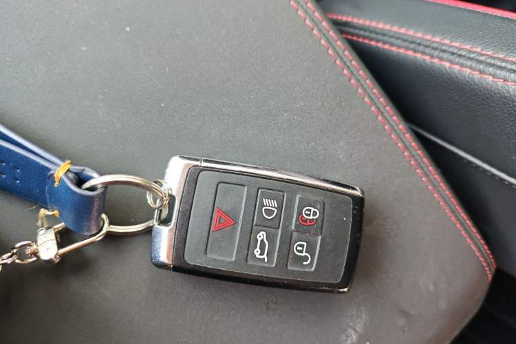 Used Land Rover Discovery Sport 2022 249 PS R-Dynamic SE Performance Tech Edition 5 Seats Vehicle Key