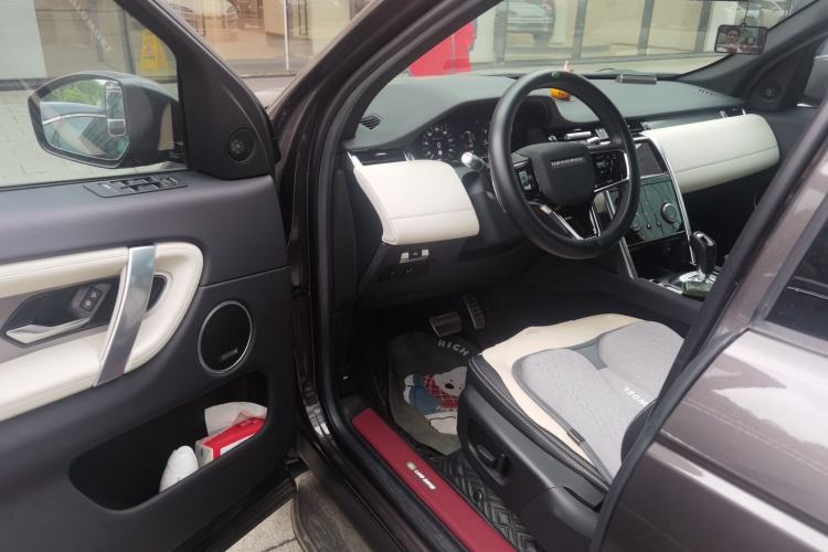Used Land Rover Discovery Sport 2022 249 PS Metropolitan Edition 5 Seats Driver Seat