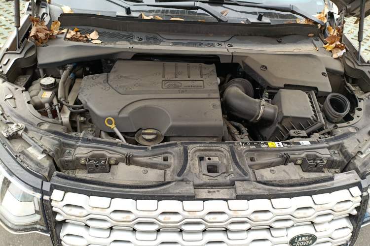 Used Land Rover Discovery Sport 2022 249 PS R-Dynamic S Performance Edition 5 Seats Engine Bay