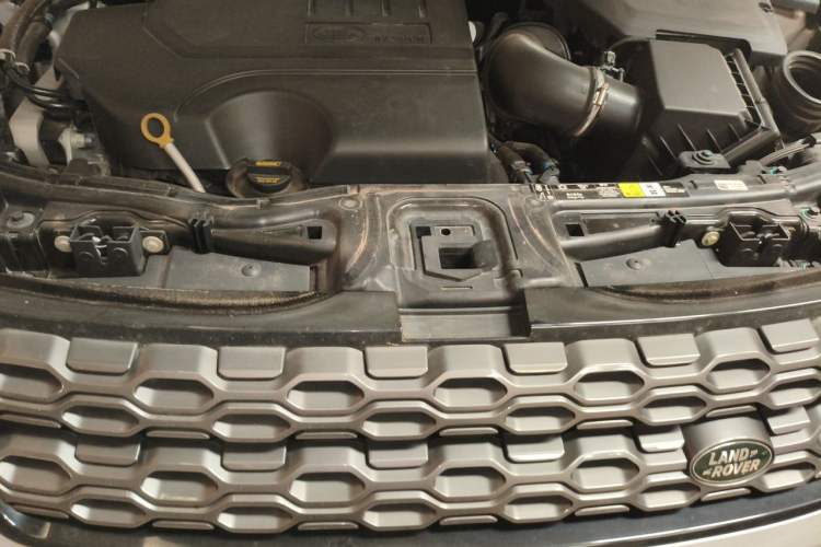 Used Land Rover Discovery Sport 2022 249 PS R-Dynamic S Performance Edition 5 Seats Engine Bay