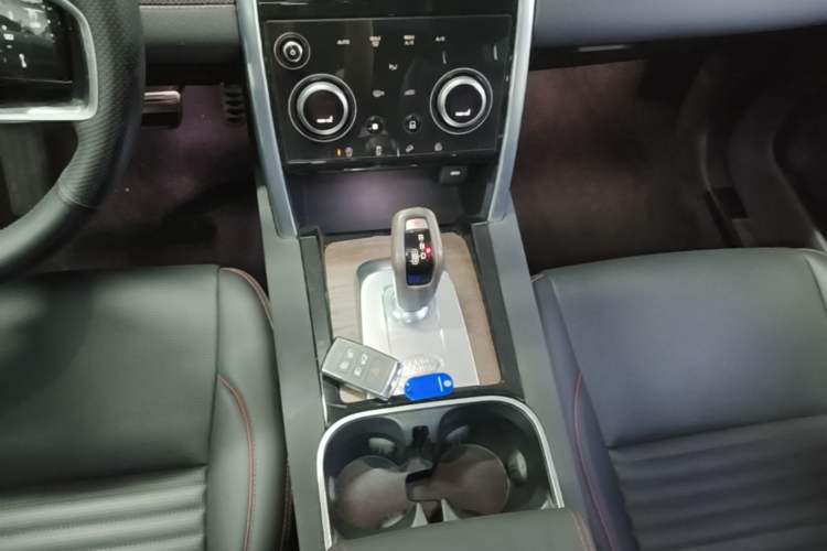 Used Land Rover Discovery Sport 2022 249 PS R-Dynamic S Performance Edition 5 Seats Gear Lever