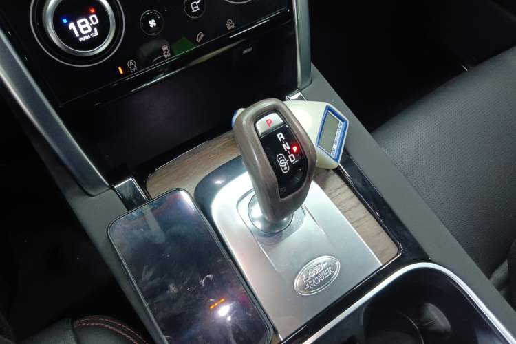 Used Land Rover Discovery Sport 2022 249 PS R-Dynamic S Performance Edition 5 Seats Gear Lever
