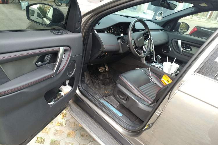 Used Land Rover Discovery Sport 2022 249 PS R-Dynamic S Performance Edition 5 Seats Interior 3