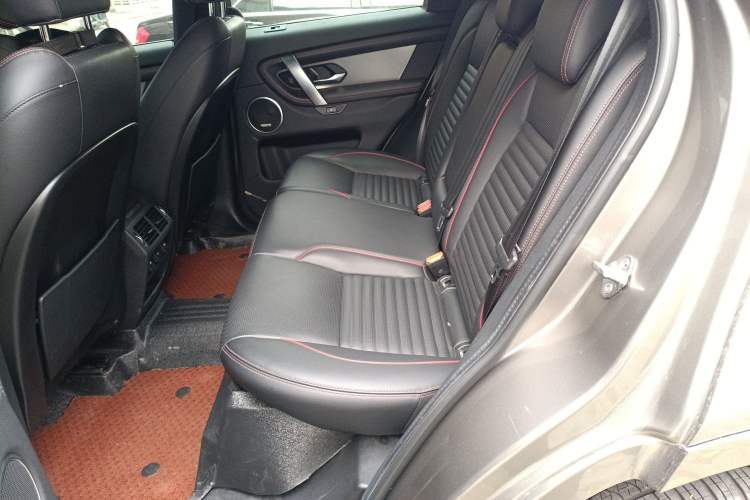 Used Land Rover Discovery Sport 2022 249 PS R-Dynamic S Performance Edition 5 Seats Interior 4