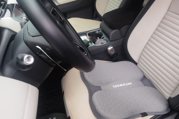 Used Land Rover Discovery Sport 2022 249 PS Metropolitan Edition 5 Seats Left Front Seat