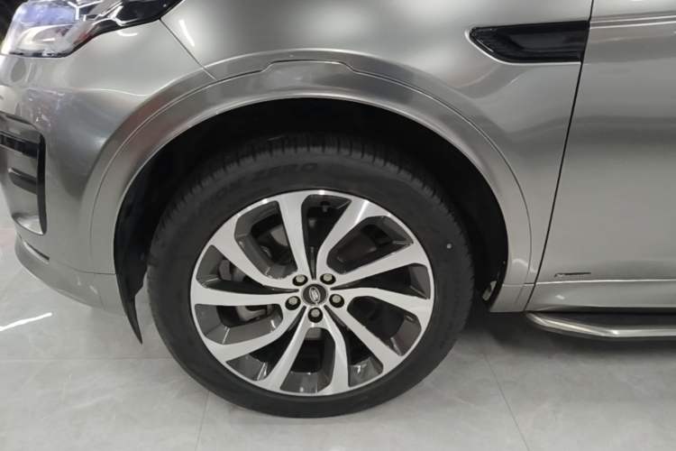 Used Land Rover Discovery Sport 2022 249 PS R-Dynamic S Performance Edition 5 Seats Left Front Wheel Hub