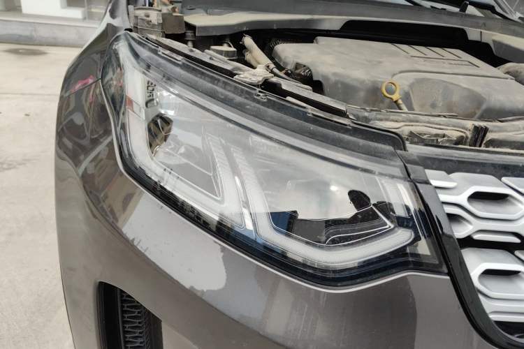 Used Land Rover Discovery Sport 2022 249 PS Metropolitan Edition 5 Seats Right Front Headlight