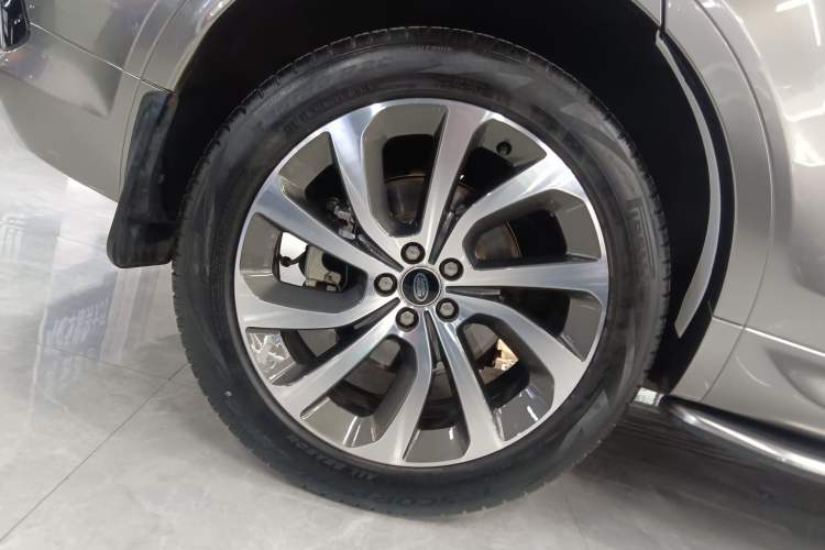 Used Land Rover Discovery Sport 2022 249 PS R-Dynamic S Performance Edition 5 Seats Right Rear Wheel Hub