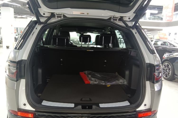Used Land Rover Discovery Sport 2022 249 PS R-Dynamic S Performance Edition 5 Seats Trunk