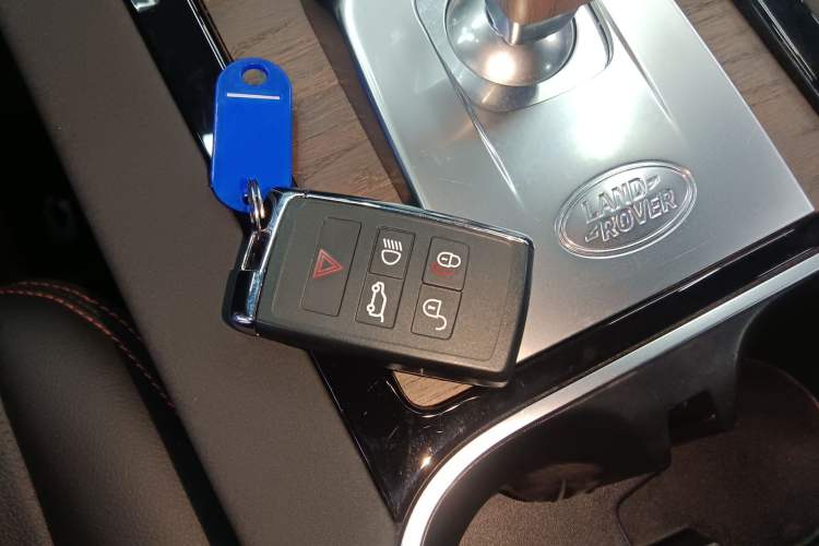 Used Land Rover Discovery Sport 2022 249 PS R-Dynamic S Performance Edition 5 Seats Vehicle Key