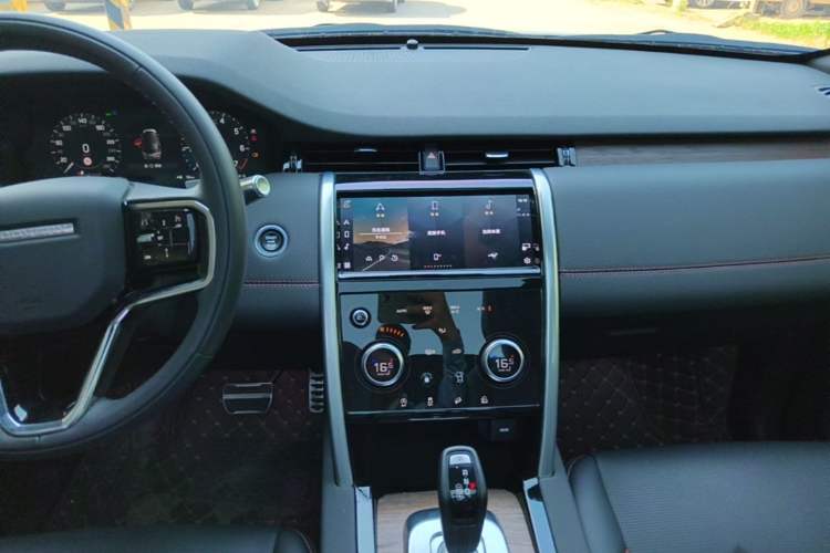 Used Land Rover Discovery Sport 2022 249 PS R-Dynamic SE Performance Tech Edition 5 Seats Audio And AC Panel