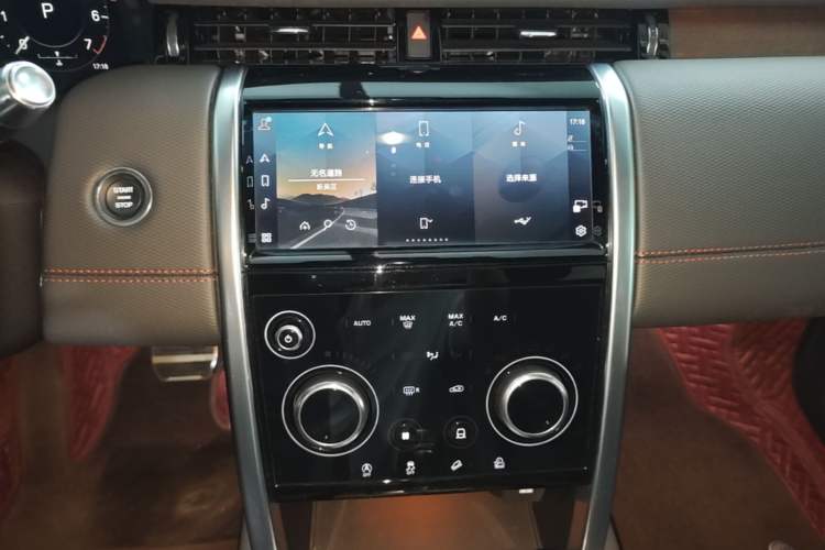 Used Land Rover Discovery Sport 2022 Revised Version 249 PS R-Dynamic S Performance Edition 5 Seats Audio And AC Panel