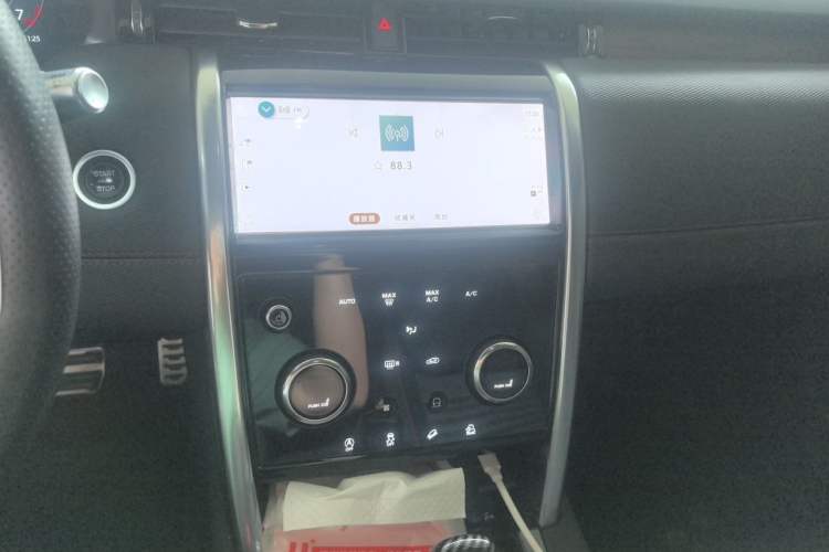 Used Land Rover Discovery Sport 2022 Revised Version 249 PS R-Dynamic S Performance Edition 5 Seats Audio And AC Panel