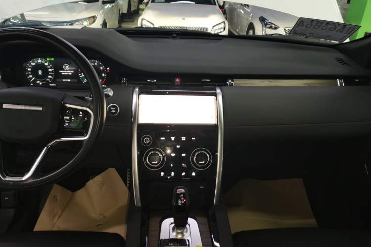 Used Land Rover Discovery Sport 2022 Revised Version 249 PS R-Dynamic S Performance Edition 5 Seats Audio And AC Panel