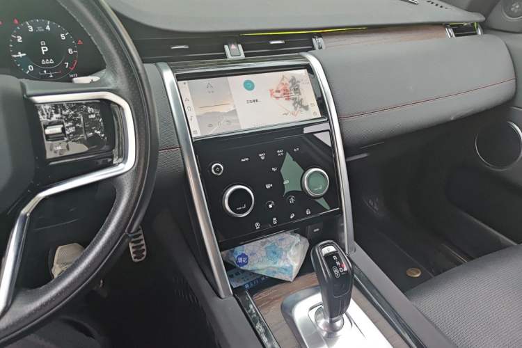 Used Land Rover Discovery Sport 2022 249 PS R-Dynamic S Performance Edition 5 Seats Audio And AC Panel