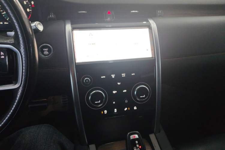 Used Land Rover Discovery Sport 2022 249 PS R-Dynamic SE Performance Tech Edition 5 Seats Audio And AC Panel