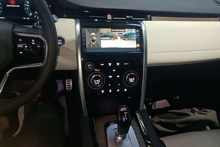 Used Land Rover Discovery Sport 2022 249 PS R-Dynamic S Performance Edition 5 Seats Audio And AC Panel