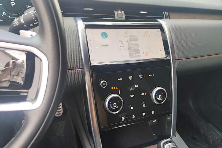 Used Land Rover Discovery Sport 2022 249 PS R-Dynamic S Performance Edition 5 Seats Audio And AC Panel