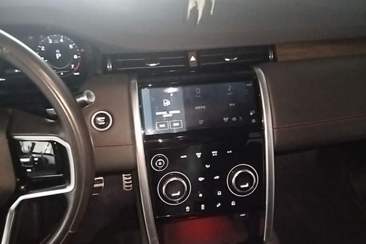 Used Land Rover Discovery Sport 2022 Revised Version 249 PS R-Dynamic S Performance Edition 5 Seats Audio And AC Panel