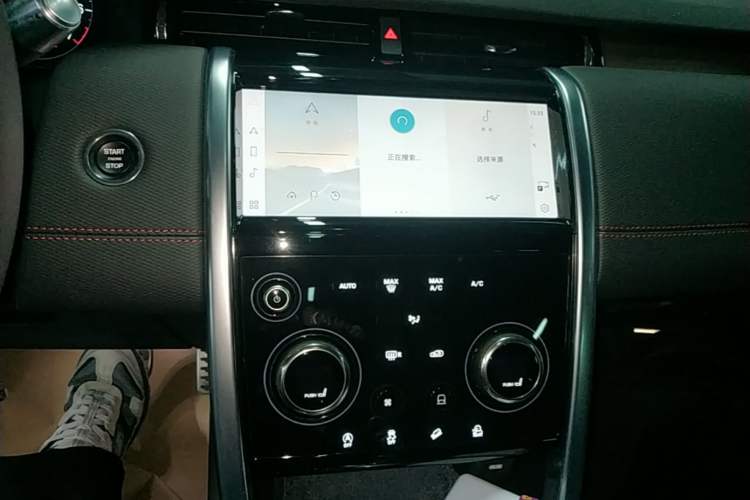 Used Land Rover Discovery Sport 2022 249 PS R-Dynamic SE Performance Tech Edition 5 Seats Audio And AC Panel