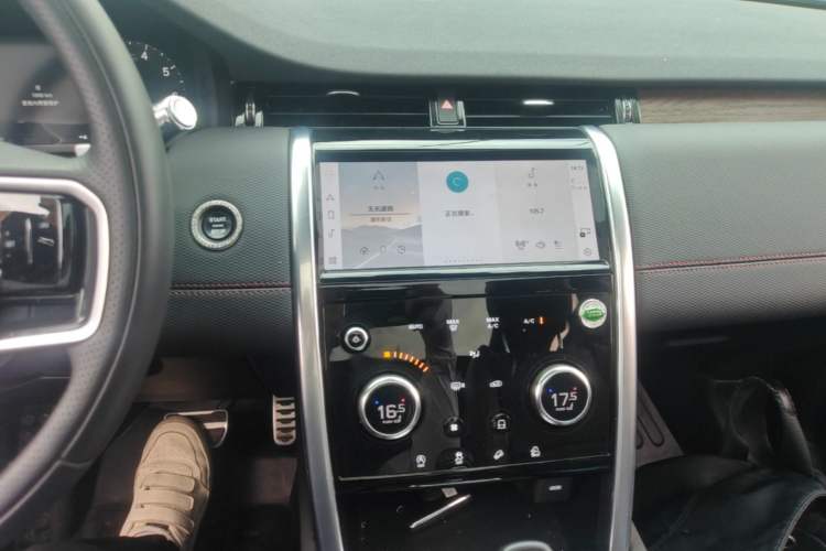 Used Land Rover Discovery Sport 2022 249 PS R-Dynamic S Performance Edition 5 Seats Audio And AC Panel