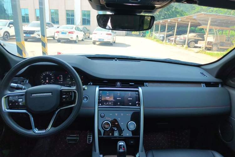 Used Land Rover Discovery Sport 2022 249 PS R-Dynamic SE Performance Tech Edition 5 Seats Center Console