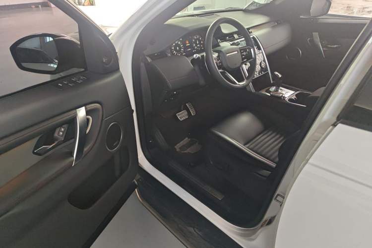 Used Land Rover Discovery Sport 2022 249 PS Metropolitan Edition 5 Seats Driver Seat