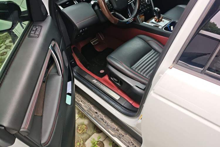 Used Land Rover Discovery Sport 2022 249 PS R-Dynamic S Performance Edition 5 Seats Driver Seat