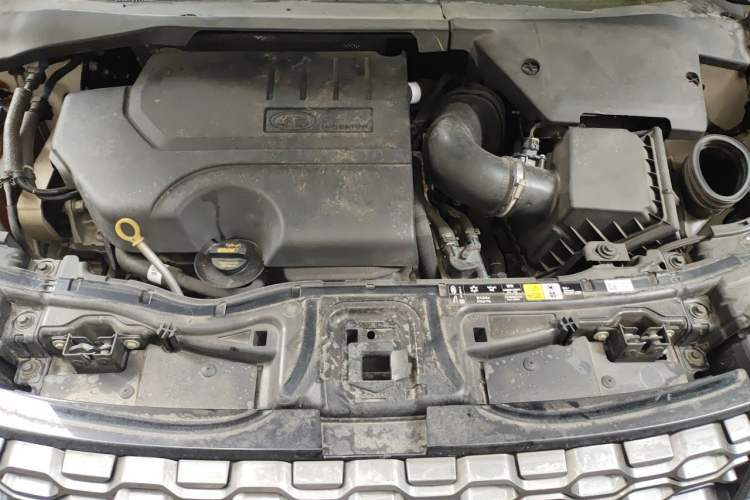 Used Land Rover Discovery Sport 2022 249 PS R-Dynamic S Performance Edition 5 Seats Engine Bay