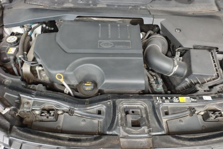 Used Land Rover Discovery Sport 2022 Revised Version 249 PS R-Dynamic S Performance Edition 5 Seats Engine Bay