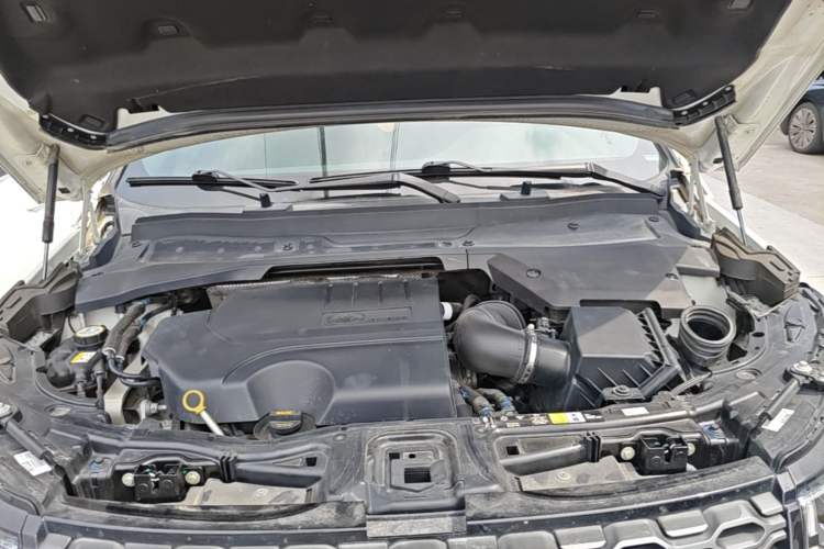 Used Land Rover Discovery Sport 2022 249 PS R-Dynamic S Performance Edition 5 Seats Engine Bay